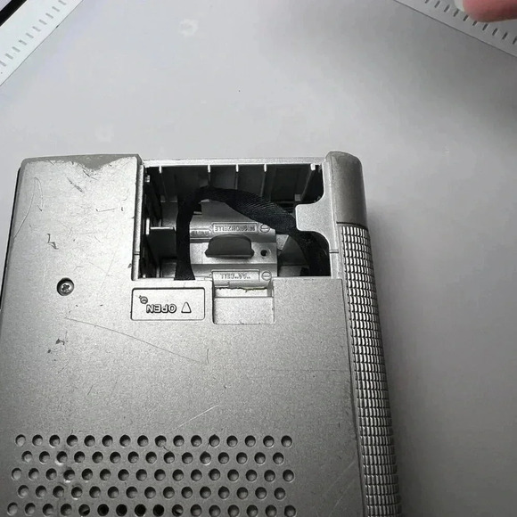 Sanyo Cassette Tape Voice Recorder M1002 (Working) - Picture 3 of 8